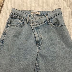 Abercrombie criss cross jeans
